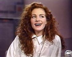 90 Degree Haircut Curly Hair, Julia Roberts Auburn Hair, Julia Roberts Style 90s Curly Hair, Julia Roberts Curly Hair, Julia Roberts 90s, 90s Curly Hair, 80s Curly Hair, 90 Degree Haircut