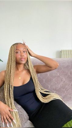 Blond Braids On Black Women, Blond Cornrows Braids, Box Braid Blonde, Knotless Braids Hairstyles Blonde, Blonde Braids Ideas, Afro Braids Blonde, Black Girls With Blonde Braids, Blonde Protective Styles Black Women