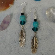 Feather Silver Charm Earrings With Turquoise , Blue Rhinestone Spacer Bead & Small Black Rhinestone Bead. Stainless Steel Ear Hooks. Colorful Aura, Turquoise Feather Earrings, Earring Ideas, Sparkle Jewelry, Handmade Jewelry Diy, Onyx Bead, Rhinestone Bead, Black Earrings, Black Rhinestone