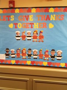 a bulletin board that says let's give thanks together