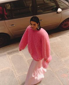 Pleated Trousers, Looks Street Style, Street Style Inspiration, Fall 2022, Mode Inspo, 인물 사진, Pink Outfit, Mode Vintage, Colourful Outfits