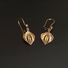 Enhance your style with these elegant and artisan-crafted 14k gold filigree leaf earrings. Each earring features etched solid gold with delicate filigree detailing in between, creating a captivating leaf, fan, or teardrop shape. These exquisite earrings weigh 2.4 grams and showcase meticulous craftsmanship. The leaf-shaped design measures approximately 10.85mm x 7.55mm, with the ear wires included, providing a total length of 21.5mm. Treat yourself or someone special to these unique and versatil 14k Yellow Gold Leaf-shaped Jewelry, 14k Yellow Gold Earrings With Intricate Design, 14k Gold Filigree Earrings, Classic 14k Gold Filigree Earrings, Elegant Engraved 14k Gold Earrings, Gold Filigree 14k Gold Earrings, Yellow Gold Engraved Drop Earrings, Elegant Engraved Drop Earrings, Engraved Yellow Gold Drop Earrings