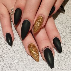 Black Nails With Gold Tips, Black Matte Nails With Gold, Black And Gold Almond Nails, Matte Black Nails With Gold, Matte Nails With Gold, Nails With Gold Tips, Black Nails With Gold, Black Matte Nails, Gold Tip Nails