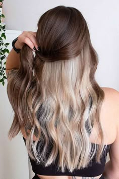 Peekaboo Hair Colors, Winter Hair Color, Penteado Cabelo Curto, Brown Blonde Hair, Trendy Hair