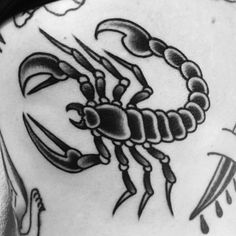 a scorpion tattoo on the back of a woman's stomach