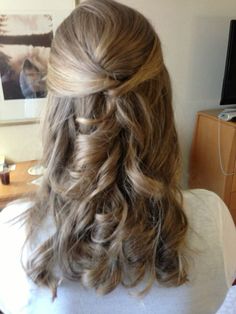 Hair Updos Easy, Updos Easy, Hairstyles 2024, Updo Hairstyles, Hairstyles For School, Aesthetic Hair, Hairstyles Haircuts