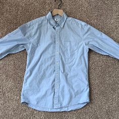 Up For Grabs Is A Used Uniqlo Mens Extra Fine Cotton Broadcloth Shirt In Xs And Light Blue (64). Used, But Looks Brand New. Lightweight. There Is A Small Stain On The Bottom Of The Hem On The Back (Shown), But It Is Not Noticeable When Tucked In. Model In Picture Is 5'10" And Wearing A Size Medium For Reference. Non-Smoking Home. - Made Of 100% Ultra-Long Cotton Fibers With An Elegant Texture. - Smooth Fabric In Stunning Colors. - Pre-Washed And Specially Finished For A Luxuriously Soft Touch Wi Uniqlo Long Sleeve Cotton Top, Uniqlo Cotton Long Sleeve Tops, Uniqlo Casual Summer Shirt, Uniqlo Summer Casual Shirt, Classic Long Sleeve Uniqlo Tops, Uniqlo Long Sleeve Cotton Shirt, Uniqlo Cotton Long Sleeve Shirt, Button Down Collar, Blue Shirt