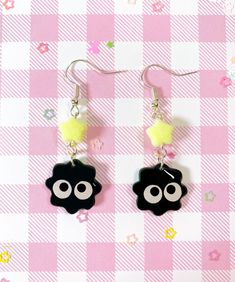 ♡ Introducing our handmade polymer clay earrings inspired by the adorable soot spirits from the beloved anime films! These charming earrings are the perfect way to show your love for the movie and add some whimsical flair to your phone.  ♡ Each charm is carefully crafted and painted by hand to ensure that it captures the essence of the soot spirits, with five different styles to choose from and your choice of gold or silver earring hooks! These earrings make a great gift for any Ghibli fan or an Totoro Clay Earrings, Soot Sprite Earrings, Strange Earrings, Ghibli Earrings, Clay Earrings Ideas, Earrings Anime, Earring Clay, Fimo Earrings, Hair Earrings