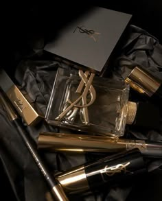 Ysl Aesthetic, Zapatillas Veja, 00s Mode, Ysl Makeup, Dark Feminine Aesthetic, Gold Aesthetic, Classy Aesthetic