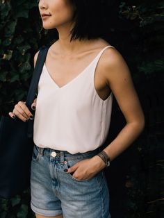 lingered upon: Denim and whites Shorts And Tank Top, Outfit Ideas Black, Outfit Minimalist, Fashion D, White Cami, Minimalist Wardrobe, Silk Tank, Black N White, Hot Outfits