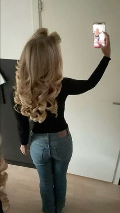 Autumn Outfits For Blondes, Bangs Volume, Big Hair Rollers, Roller Sets, Hair Curlers Rollers, Hair Roller, Hair Curling Tips, Blonde Hair Inspiration, Hair Bangs