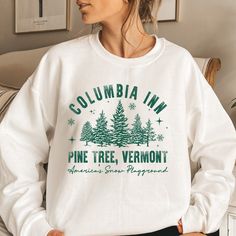 Columbia Inn Pine Tree Vermont Christmas Sweatshirt, Christmas Movie Sweatshirt, A White Christmas Sweatshirt Thank you so much for taking the time to browse my shop. Please feel free to reach out if you have any questions before or after purchasing.  💖 🎨Warning: On products with a print chart in the listing, metallic print colors are printed as matte. We design and cut each graphic out with a soft touch, use matte vinyl and a heat press. The result will last for many washes. PRODUCT DESCRIPTI White Christmas Shirt Ideas, White Christmas Sweatshirt, Sweatshirt And Shirt Outfit, Winter Shirt Design, Christmas Sweatshirt Ideas, Christmas Graphic Tees, Vermont Christmas, Christmas Merch, Vintage Christmas Shirt