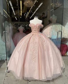 Ouat Dresses, Light Pink Quinceanera Dresses, Rose Gold Quinceanera Dresses, Robes Quinceanera, Xv Dresses, Quinceanera Dresses Gold, Quinceanera Pink, Quinceanera Themes Dresses, Pink Quince