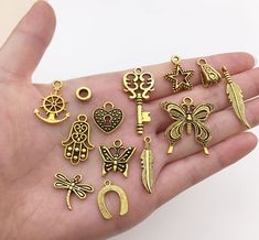 QTY: 100 pieces per set (all in the picture, charms Are Randomly Selected, They May Have More Than One.) Color: Antique Gold Material: Zinc Metal Alloy please feel free to contact with me for large quantity Wholesale Necklaces, Gold Charms, Accessories Diy Jewelry, Handmade Rings, Bracelet Charm, Diy Bracelet, Colorful Bracelets, Metal Pendant, Gold Charm