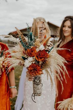 Western Wedding Fall Colors, Western Bouquets, Wedding Ideas Western, Western Wedding Party, Western Boho Wedding, Western Wedding Ideas, Boho Western Wedding, Diy Country Wedding, Western Wedding Decorations