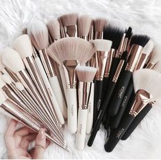 Make Up Diy, Koleksi Makeup, Make Up Kits, Penyimpanan Makeup, Alat Makeup, Fixing Spray, Artist Makeup, Smink Inspiration, Makeup To Buy