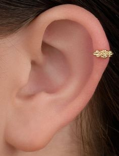 "Cartilage Earring - 14k gold hoop Wear this magnificent flower cartilage ring for a full shine natural look. Materials: ♦ 14 karats nickel-free gold in yellow gold, rose gold, or white gold. Sizing: ♦ Gauge: 18 gauge or 16 gauge (1 mm or 1.2mm, respectively). ♦ Inner diameter: 8 mm (5/16\"). Features: ♦ Comes in gift-ready beautiful packaging. ♦ Made to order - crafted just for you! ♦ Free worldwide shipping. See another hoop - https://www.etsy.com/listing/868983982 See our best sellers - https Tragus Ring, Earring Cartilage, Cartilage Ring, Helix Earring, Cartilage Earring, Helix Earrings, Earring Gold, Cartilage Earrings, Jewelry Earrings Hoops