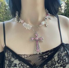 bravour3 on ig Corvina Clemm, Masc Fem, Jewelry Keychain, Funny Jewelry, Elvira Mistress Of The Dark, Horror Monsters, Digital Closet, Christian Stuff