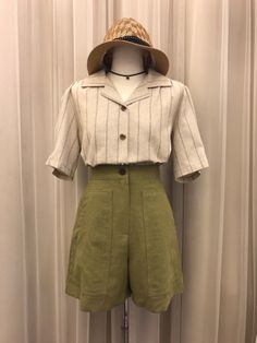 Vintage Outfits Shorts, Linen Summer Outfits, Bermuda Shorts Outfit, Summer Shorts Outfits, Op Shop, Period Outfit, Summer Vintage, Cute Comfy Outfits