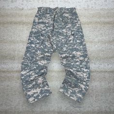 "Vintage Military Digital Camo Tactical Pants Baggy Fit Double Knees Cargos Medium Regular Button Fly Combat Gear 90s Skate / Streetwear Great Condition: 9/10 Men's Size:  Waist: 32\" Length (inseam): 30\" Leg Opening: 8\" Thigh Opening: 13\" Front Rise: 13\"" 90s Skate, Skate Streetwear, Combat Gear, Pants Baggy, Digital Camo, Tactical Pants, Vintage Military, Baggy Fits, Mens Trousers