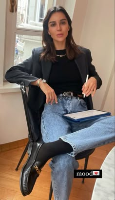 Autumn Winter Style 2024, Black Blazer Loafers Outfit, Black Midi Skirt Outfit Autumn, Chic Casual Friday Work Outfit, Copenghan Style, Minimalist Black Outfits Women, Parisian Style Winter Chic Outfit, Black Blazer Outfit For Work, Work Looks For Women Casual