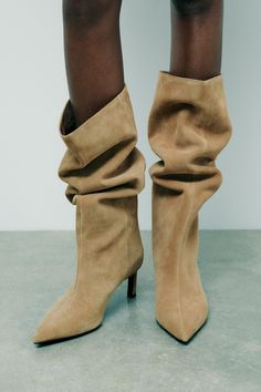 HEELED SUEDE KNEE HIGH BOOTS Long Brown Boots, Zara Fall, Suede Knee High Boots, Zara Boots, Slouchy Boots, Suede Boots Knee High, Dark Tan, Womens Knee High Boots, Long Boots