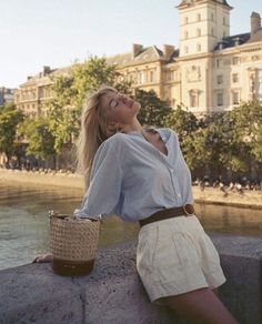 Elegantes Outfit Damen, Parisian Outfits, Kelly Rutherford, Money Girl, Old Money Outfit, Money Outfit, Europe Outfits, Old Money Outfits, Italy Outfits