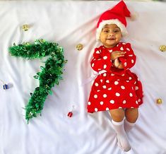 Christmas Theme Photoshoot Baby, 7th Month Baby Photoshoot Ideas, Christmas Theme Photoshoot, Christmas Theme Baby Photoshoot, 7th Month, 7 Month Baby, One Month Baby, Baby Christmas Photos, Monthly Baby Photos