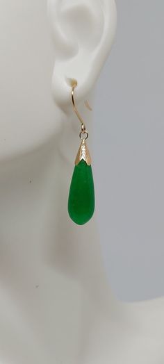 14K Yellow Gold Smooth Green Jade drop Shape 35x5mm long Earrings. Oval DROP Green Jade Long 14k Yellow Gold Earring. Product Info: -Dimensions:35mm x 5mm. -Metal: 14k -Finish: Yellow Gold -Stones: Oval Smooth Green Jade. -Nice Gift box is included Grey Pearl Necklace, Jade Dragon, Jade Earrings, Fancy Jewellery, Dragon Slayer, Charm Pendant Necklace, Pearl Set, Jade Jewelry, Gold Earring