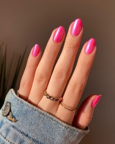 42+ Must-Try Short Pink Nail Ideas (2024) - DrExplains Short Round Nails, Pink Dip, Pink Chrome Nails, Makeup Nails Art, Pink Chrome, Cute Gel Nails, Round Nails