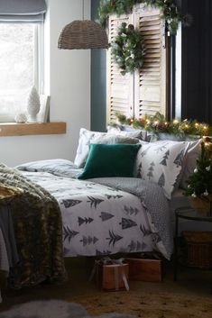 a bedroom decorated for christmas with green and white decor