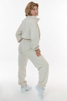 We've taken our new and bestselling Flex Fleece Sweatpant and made it in a slightly heavier, cotton fleece with heather finishes. This unisex pant features an adjustable drawstring and an elastic hem at the ankle. This fleece is soft and comfortable. Perfect for post workout, lounging at home or a trip to the grocery store. Pair with a bodysuit or crop top for a casual look or go bold with the matching Cotton Fleece Half Zip Cropped Pullover. These sweatpants feature a high waist fit that accent Sweatpants Fit, Sweatpants For Women, Los Angeles Apparel, La Outfits, Comfy Sweats, Garment Manufacturing, Sweatpants Style, Grey Sweatpants, Women Pants