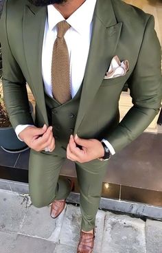 Colored Wedding Suits Men, Green Suit For Men, Terracotta Suit, Green Groomsmen, Green Tux, Wedding Terracotta, Olive Green Wedding, Green Suit Men, Suit Double Breasted