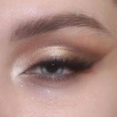 Brown Makeup Looks Blue Eyes, Makeup Looks Prom Formal, Straight Line Eyeliner, Makeup Inspo For Quince, Bridal Makeup With Eyelash Extensions, Champagne Color Makeup Looks, Simple Christmas Glam Makeup, Natural Prom Makeup Hooded Eyes, Makeup That Matches Green Dress