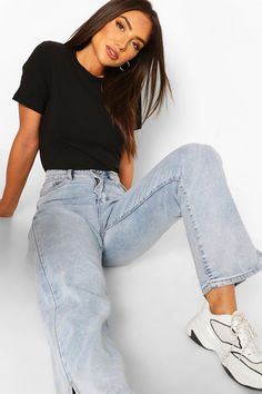 Crop Top With Pants, Basic T-shirt Women, Black T Shirts Women Outfit, Basic Tshirt Outfit Women, Jean And Tops For Women, T Shirt Black Outfit, Pants And Shirt Outfit Jeans, Black Crop Tops Outfit, Black Cropped Tshirt Outfits