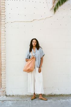 DIMENSION Oversized tote, dimensions vary COLOR Peach, orangey-pink MATERIAL Cactus silk, cotton lining, natural leather strap Sustainable Accessories, Cactus Silk, Oversized Tote, Handmade Tote, Tote Bags Handmade, Vintage Belts, Best Bags, Natural Leather, Rug Shopping