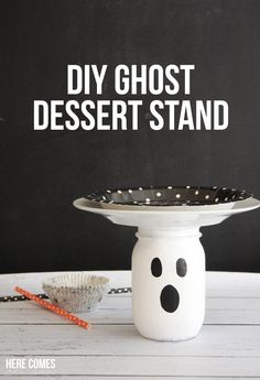 a diy ghost dessert stand with the words, diy ghost dessert stand on it