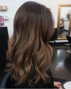 Textured And Layered Hair, Subtle Partial Highlights For Brunettes, Subtle Ombre Hair, Subtle Brown Balayage, Subtle Balayage Brunette, Subtle Curls, Babylights Brunette, Partial Balayage, Hair Doos