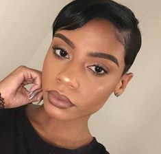 Tendance coiffure 2021 : pourquoi on va vouloir adopter les... - Grazia.fr Black Pixie Haircut African Americans, Under Shaved Hair, Pixie 2023, Mushroom Cut, Hair Baddie, Butterfly Locks, Short Relaxed Hairstyles, Black Women Short Hairstyles, Bold Women