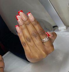 Short Acrylic Nails Ideas Christmas, Shorties Nails Square Christmas, French Tip Nails With Design Christmas, Short Holiday Acrylic Nails, Long Square Acrylic Nails Christmas, Short Nails Acrylic Christmas, Christmas Short Acrylic Nails, Christmas Acrylic Nails Coffin, Short Christmas Nails Acrylic