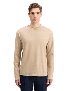 The Relaxed Fit Long Sleeve T-Shirt is all about taking it easy without dropping the ball on style. A perfect pick for cooler days. 100% Cotton Wash - 30 Degrees Normal Imported Sporty Brown Long Sleeve Tops, Brown Long Sleeve Sporty Tops, Long Sleeve T-shirt For Casual Gatherings In Spring, Long Sleeve T-shirt For Casual Spring Gatherings, Basic Crew Neck Top With Double-needle Sleeve, Sporty Brown Cotton Tops, Beige Long Sleeve T-shirt For Everyday, Sporty Brown Tops For Spring, Sporty Brown Top For Spring