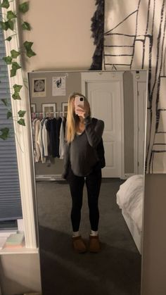 Outfits With Nike Socks And Leggings, Cute Nike Socks Outfit, Lazy Day Outfits For School Fall, Uggs With Nike Socks, Cute Outfits With Nike Socks, Socks Over Leggings Uggs, Nike Sock Outfits, Ugg Leggings Outfit, Nike Socks And Leggings Outfits