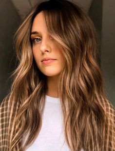 Balayage Brunette Natural Wavy Hair, Top Hair Color Trends 2023, Low Light Brunette Hair, Brunette Hair 2024, Warm Balayage Brunettes, Caramel Brownie Hair, Dark Honey Hair Color, Warm Caramel Balayage Honey, Dark Caramel Hair Color