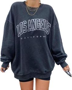 The Best 90s Outfit For Your Themed Party! - fitsbylaura💫 Sweat Vintage, Old Sweatshirt, Oversize Pullover, Oversized Crewneck, Letter Print Sweatshirt, Loose Pullover, Basic Long Sleeve, Mode Vintage, Oversized Sweatshirt