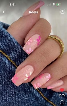 Cute Spring Nails With Flowers, Nail Inspo April 2024, Dual Nail Colors, Feature Nail Ideas, April May Nails, Trendy Spring Nails 2024 Square, Square Nail Art Summer, Natural Spring Nails Simple, Almond Nails Designs Flowers