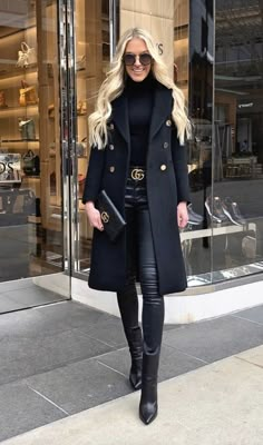 Gucci Belt Outfit, Elegantes Outfit Damen, Chique Outfit, Leather Leggings Outfit, Walking Down The Street, Fashion Blogger Outfit, Casual Outfit Inspiration, Blogger Outfits, Looks Black