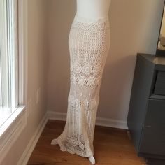 Excellent Condition! Waist: 26" Hip: 28" Length: 26.5" Matching Top Listed Separately Top List, Matching Top, Alice Olivia, Maxi Skirt, Womens Skirt, Skirt, Cream, Women Shopping, Color