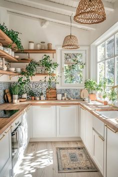 Boho Cottage Kitchen Ideas, Kitchen Interior Boho, Boho Kitchen With White Cabinets, Boho Small House, Cute Small Kitchen Ideas Apartments, Boho Scandinavian Interior, Boho Modern Kitchen Ideas, Small Boho House, Boho House Aesthetic