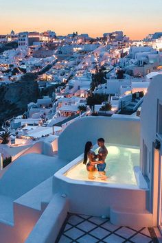 santorini Rich Couples Luxury, Luxury Date, Grecia Santorini, Cavo Tagoo Mykonos, Luxury Couple, Dream Honeymoon, Honeymoon Travel, Destination Voyage, Dream Travel Destinations