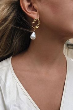 SKYE San Francisco SF shop ethical sustainable modern minimalist luxury women jewelry Spring 2020 Aceline 18K Gold Baroque Pearl Earrings 4 Twisted Ring, Minimalist Luxury, Gold Baroque, Baroque Pearl Earrings, Twist Ring, Baroque Pearls, Luxury Women, Jewelry Pouch, Close Up